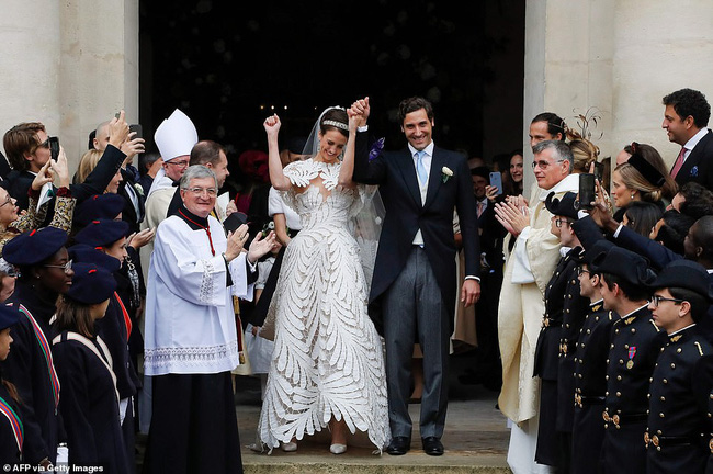 Vượt qua cả Kate Middleton hay Meghan Markle, đây chính là bộ váy cưới Hoàng gia sexy nhất mọi thời đại - 7 Vượt qua cả Kate Middleton hay Meghan Markle, đây chính là bộ váy cưới Hoàng gia sexy nhất mọi thời đại - 7