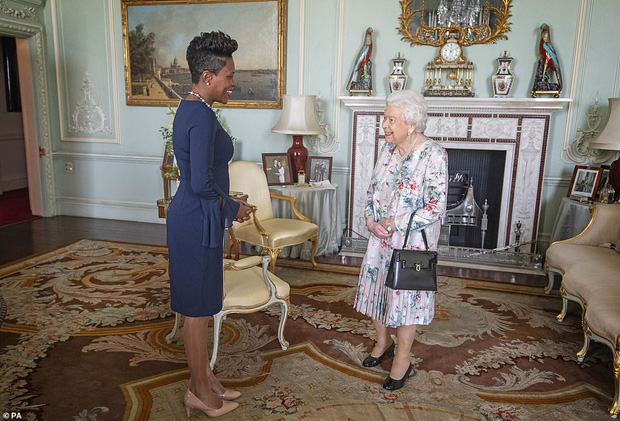 Ảnh vợ chồng Hoàng tử Harry bất ngờ 'biến mất' trong cung điện Hoàng gia vì Meghan Markle gần đây lên truyền hình kể khổ? Ảnh vợ chồng Hoàng tử Harry bất ngờ 'biến mất' trong cung điện Hoàng gia vì Meghan Markle gần đây lên truyền hình kể khổ?