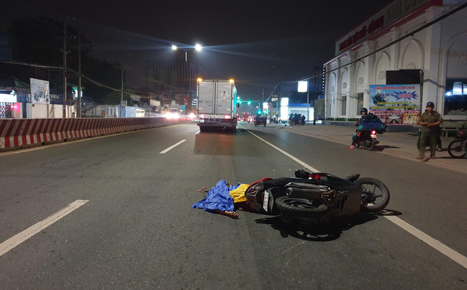 Đang về phòng trọ lúc rạng sáng, nam thanh niên bị xe tải cán tử vong Đang về phòng trọ lúc rạng sáng, nam thanh niên bị xe tải cán tử vong