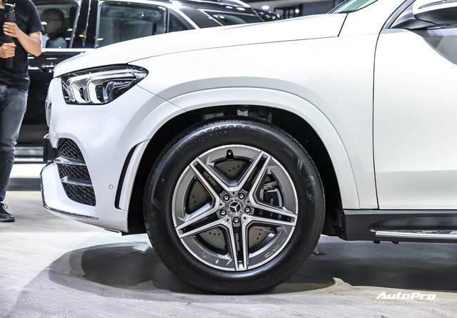 Đánh giá nhanh Mercedes-Benz GLE 450 2020: Tăng mọi thứ có thể để chiều khách Việt - 3 Đánh giá nhanh Mercedes-Benz GLE 450 2020: Tăng mọi thứ có thể để chiều khách Việt - 3