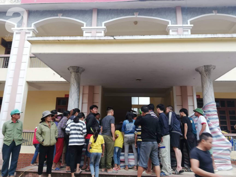 Ám ảnh hiện trường học sinh lớp 2 Hà Nội tử vong, mẹ ngã quỵ gào khóc gọi tên con - 2 Ám ảnh hiện trường học sinh lớp 2 Hà Nội tử vong, mẹ ngã quỵ gào khóc gọi tên con - 2
