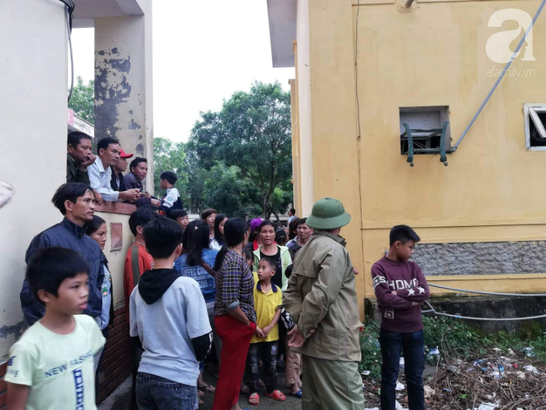 Ám ảnh hiện trường học sinh lớp 2 Hà Nội tử vong, mẹ ngã quỵ gào khóc gọi tên con - 9 Ám ảnh hiện trường học sinh lớp 2 Hà Nội tử vong, mẹ ngã quỵ gào khóc gọi tên con - 9