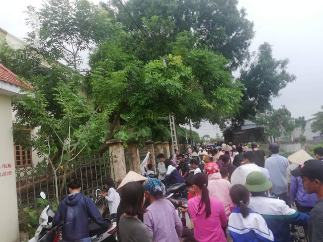 Ám ảnh hiện trường học sinh lớp 2 Hà Nội tử vong, mẹ ngã quỵ gào khóc gọi tên con - 7 Ám ảnh hiện trường học sinh lớp 2 Hà Nội tử vong, mẹ ngã quỵ gào khóc gọi tên con - 7