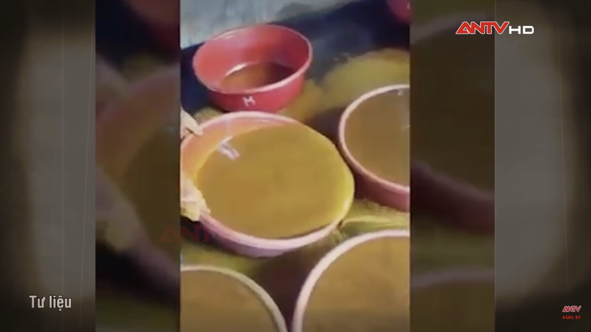 Rùng mình với loại tinh bột nghệ giá rẻ, trộn phẩm màu, hóa chất: Người tiêu dùng tưởng bổ lại hóa 'khổ' vì hại gan, rước thêm bệnh - 3 Rùng mình với loại tinh bột nghệ giá rẻ, trộn phẩm màu, hóa chất: Người tiêu dùng tưởng bổ lại hóa 'khổ' vì hại gan, rước thêm bệnh - 3