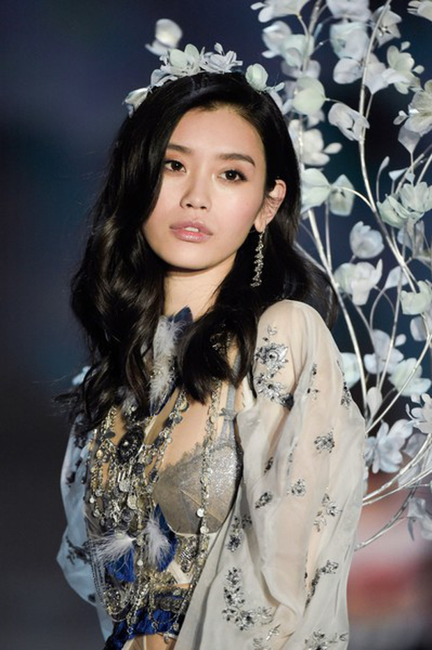 Ming Xi: Chân dài Victoria's Secret chiêu trò, đổi đời thành 'nàng dâu vàng' nhờ sinh cháu đích tôn cho gia tộc Macau quyền thế - 27 Ming Xi: Chân dài Victoria's Secret chiêu trò, đổi đời thành 'nàng dâu vàng' nhờ sinh cháu đích tôn cho gia tộc Macau quyền thế - 27