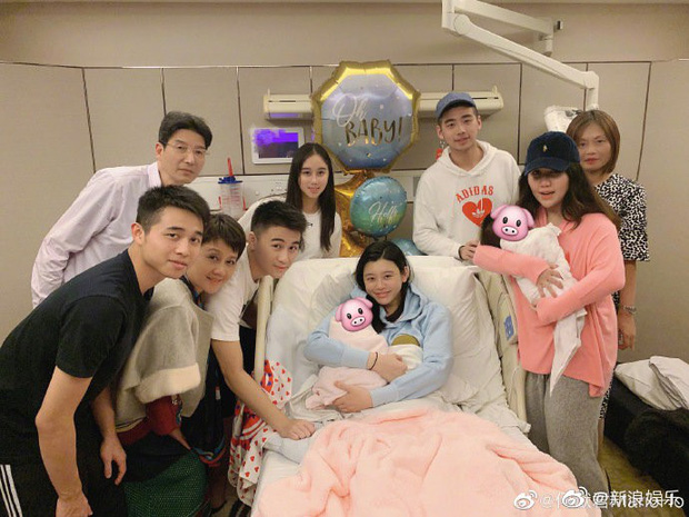 Ming Xi: Chân dài Victoria's Secret chiêu trò, đổi đời thành 'nàng dâu vàng' nhờ sinh cháu đích tôn cho gia tộc Macau quyền thế - 25 Ming Xi: Chân dài Victoria's Secret chiêu trò, đổi đời thành 'nàng dâu vàng' nhờ sinh cháu đích tôn cho gia tộc Macau quyền thế - 25