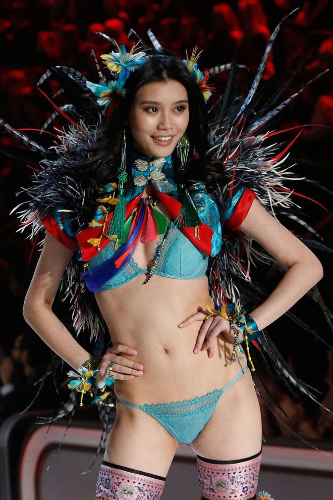 Ming Xi: Chân dài Victoria's Secret chiêu trò, đổi đời thành 'nàng dâu vàng' nhờ sinh cháu đích tôn cho gia tộc Macau quyền thế - 4 Ming Xi: Chân dài Victoria's Secret chiêu trò, đổi đời thành 'nàng dâu vàng' nhờ sinh cháu đích tôn cho gia tộc Macau quyền thế - 4