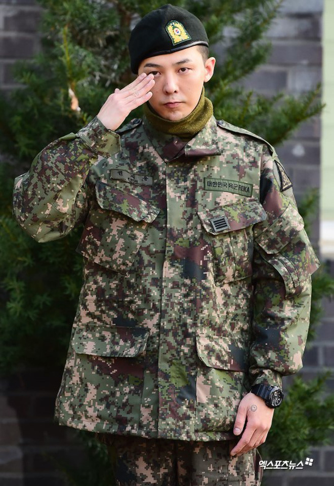 Xuất ngũ được 1 ngày, G-Dragon bất ngờ trở thành tâm điểm chỉ trích vì một hành động sai quy cách - 1 Xuất ngũ được 1 ngày, G-Dragon bất ngờ trở thành tâm điểm chỉ trích vì một hành động sai quy cách - 1