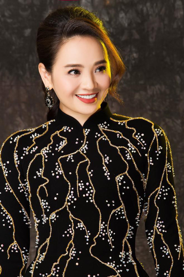 Đời tư sao 'Người đẹp Tây Đô' sau 23 năm: Người lận dận tình duyên, bị chồng đánh đập, người tự kết liễu ở đỉnh cao - 12 Đời tư sao 'Người đẹp Tây Đô' sau 23 năm: Người lận dận tình duyên, bị chồng đánh đập, người tự kết liễu ở đỉnh cao - 12