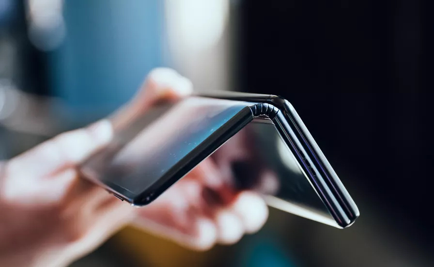 Quên Galaxy Fold đi, smartphone này có 2 bản lề màn hình 10 inch - 7 Quên Galaxy Fold đi, smartphone này có 2 bản lề màn hình 10 inch - 7