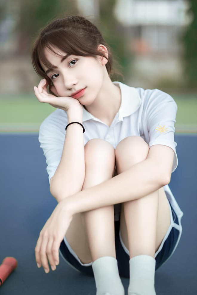 Nữ sinh trường Nhân văn xinh đẹp với chiếc mũi 'cực phẩm' được hội nam nhân liên tục nhận vơ làm 'vợ tương lai' - 2 Nữ sinh trường Nhân văn xinh đẹp với chiếc mũi 'cực phẩm' được hội nam nhân liên tục nhận vơ làm 'vợ tương lai' - 2
