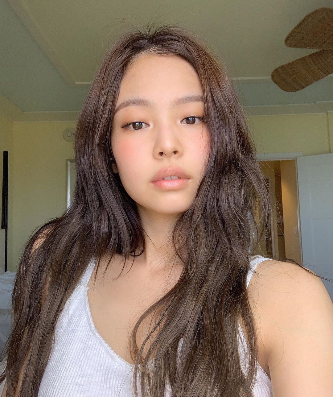 Để có được làn da đẹp phát hờn, Jennie (BLACKPINK) đã phải chăm sóc da toàn diện với 4 bí kíp sau - 1 Để có được làn da đẹp phát hờn, Jennie (BLACKPINK) đã phải chăm sóc da toàn diện với 4 bí kíp sau - 1