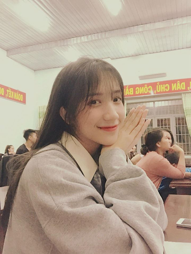 Nữ sinh trường Nhân văn xinh đẹp với chiếc mũi 'cực phẩm' được hội nam nhân liên tục nhận vơ làm 'vợ tương lai' - 9 Nữ sinh trường Nhân văn xinh đẹp với chiếc mũi 'cực phẩm' được hội nam nhân liên tục nhận vơ làm 'vợ tương lai' - 9