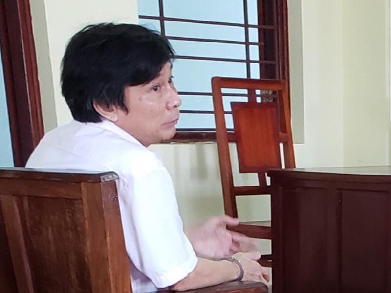 Cựu giảng viên đại học lãnh 12 tháng tù Cựu giảng viên đại học lãnh 12 tháng tù