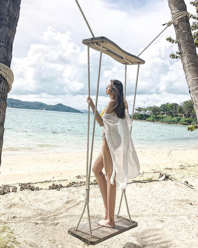 Chỉ đi đổ xăng, gái xinh lập tức gây bão mạng vì đôi chân dài miên man và siêu xe chục tỷ kế bên - 4 Chỉ đi đổ xăng, gái xinh lập tức gây bão mạng vì đôi chân dài miên man và siêu xe chục tỷ kế bên - 4