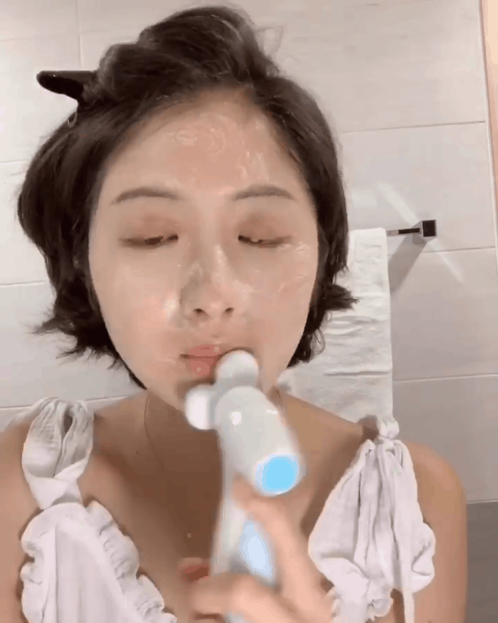 Theo bác sĩ: Đừng ham hố dùng nhiều sản phẩm skincare, chăm sóc đơn giản với vài bước sau là da đã đẹp miễn bàn - 2 Theo bác sĩ: Đừng ham hố dùng nhiều sản phẩm skincare, chăm sóc đơn giản với vài bước sau là da đã đẹp miễn bàn - 2