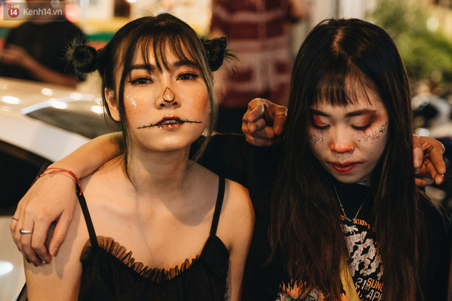 Mãn nhãn với những màn hoá trang của dàn trai xinh gái đẹp trong đêm Halloween - 4 Mãn nhãn với những màn hoá trang của dàn trai xinh gái đẹp trong đêm Halloween - 4
