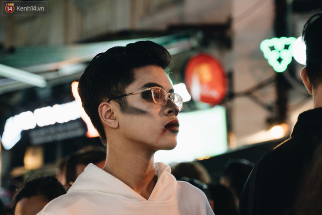 Mãn nhãn với những màn hoá trang của dàn trai xinh gái đẹp trong đêm Halloween - 16 Mãn nhãn với những màn hoá trang của dàn trai xinh gái đẹp trong đêm Halloween - 16