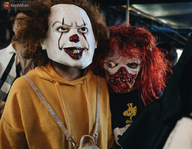 Mãn nhãn với những màn hoá trang của dàn trai xinh gái đẹp trong đêm Halloween - 21 Mãn nhãn với những màn hoá trang của dàn trai xinh gái đẹp trong đêm Halloween - 21
