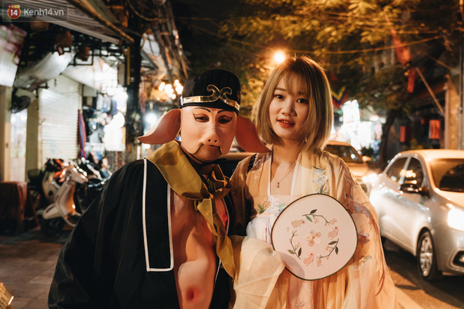 Mãn nhãn với những màn hoá trang của dàn trai xinh gái đẹp trong đêm Halloween - 19 Mãn nhãn với những màn hoá trang của dàn trai xinh gái đẹp trong đêm Halloween - 19