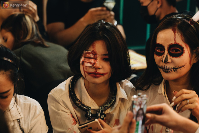 Mãn nhãn với những màn hoá trang của dàn trai xinh gái đẹp trong đêm Halloween - 1 Mãn nhãn với những màn hoá trang của dàn trai xinh gái đẹp trong đêm Halloween - 1