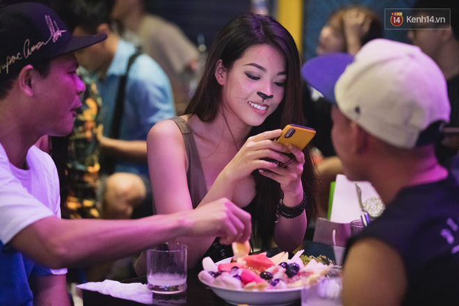 Mãn nhãn với những màn hoá trang của dàn trai xinh gái đẹp trong đêm Halloween - 9 Mãn nhãn với những màn hoá trang của dàn trai xinh gái đẹp trong đêm Halloween - 9