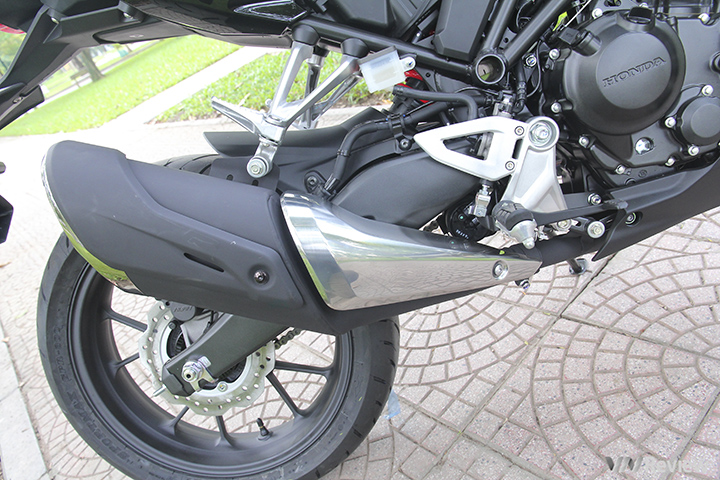 Naked-bike Honda CB300R lên kệ tại Việt Nam, thách thức Yamaha MT-03 - 4 Naked-bike Honda CB300R lên kệ tại Việt Nam, thách thức Yamaha MT-03 - 4