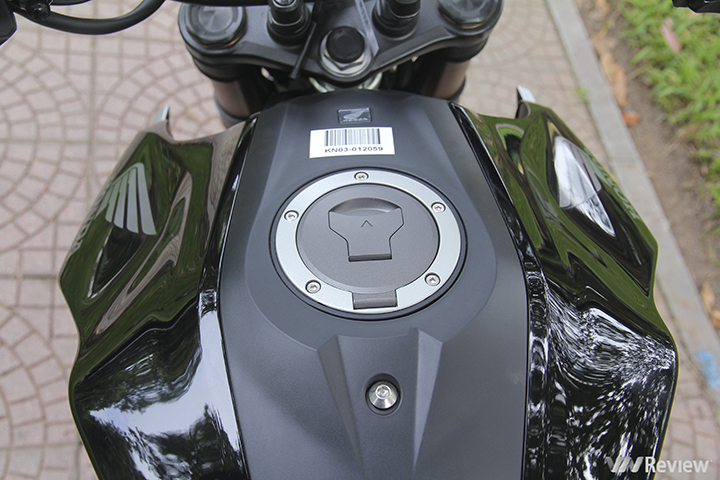 Naked-bike Honda CB300R lên kệ tại Việt Nam, thách thức Yamaha MT-03 - 17 Naked-bike Honda CB300R lên kệ tại Việt Nam, thách thức Yamaha MT-03 - 17