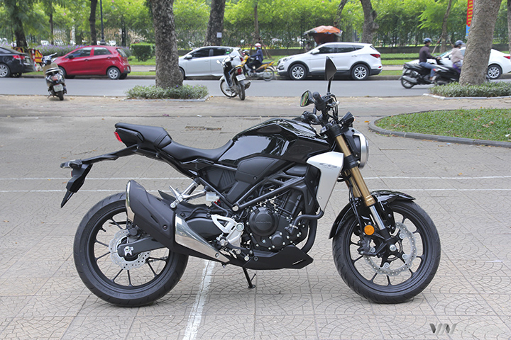 Naked-bike Honda CB300R lên kệ tại Việt Nam, thách thức Yamaha MT-03 Naked-bike Honda CB300R lên kệ tại Việt Nam, thách thức Yamaha MT-03