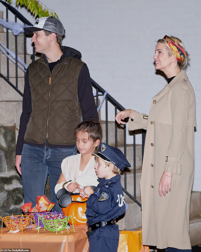 Ivanka Trump chia sẻ ảnh quá khứ chưa từng thấy trước đây khiến nhiều người phải trầm trồ vì vóc dáng và thần thái hoàn hảo - 4 Ivanka Trump chia sẻ ảnh quá khứ chưa từng thấy trước đây khiến nhiều người phải trầm trồ vì vóc dáng và thần thái hoàn hảo - 4