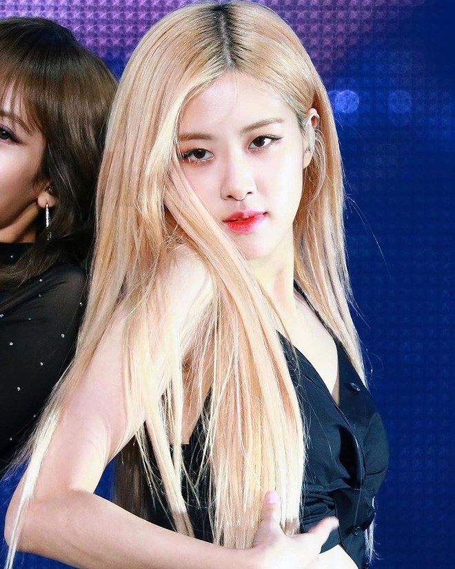 Đụng độ một chiếc áo 2 dây: Taeyeon mặc kín đáo là thế, Rosé lại hô biến thành áo hở bạo khoe eo con kiến - 1 Đụng độ một chiếc áo 2 dây: Taeyeon mặc kín đáo là thế, Rosé lại hô biến thành áo hở bạo khoe eo con kiến - 1