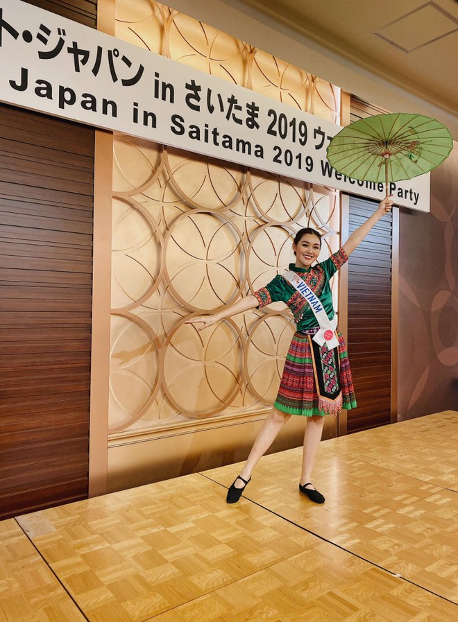 Tường San múa 'Để Mị nói cho mà nghe' ở Hoa hậu Quốc tế 2019 Tường San múa 'Để Mị nói cho mà nghe' ở Hoa hậu Quốc tế 2019