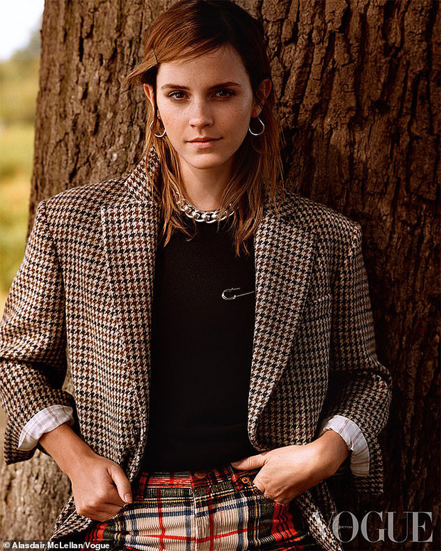 Emma Watson trở lại với dáng vẻ đẳng cấp, đẹp đỉnh cao trên tạp chí Vogue - 1 Emma Watson trở lại với dáng vẻ đẳng cấp, đẹp đỉnh cao trên tạp chí Vogue - 1