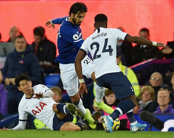 Son Heung-min được xóa thẻ đỏ sau pha va chạm kinh hoàng với Andre Gomes - 1 Son Heung-min được xóa thẻ đỏ sau pha va chạm kinh hoàng với Andre Gomes - 1
