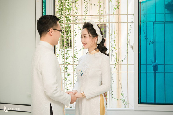 Trọn bộ ảnh cận mặt chú rể điển trai của BTV Thời sự VTV Thu Hà - 2 Trọn bộ ảnh cận mặt chú rể điển trai của BTV Thời sự VTV Thu Hà - 2
