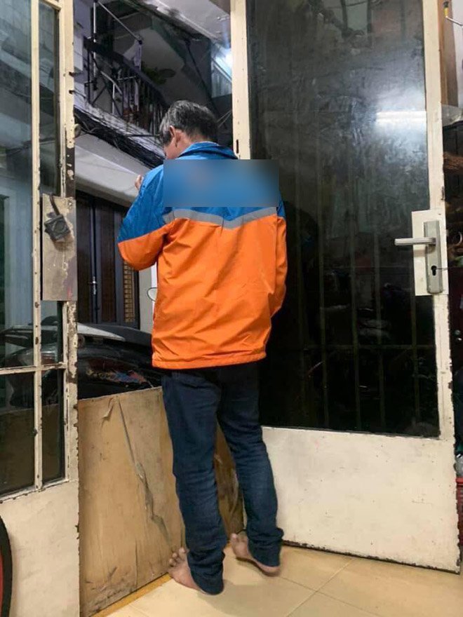 Mặt đẹp nhưng người không đẹp, cô gái trẻ nhẫn tâm 'bùng' 10 bịch bánh tráng của chú shipper già lại còn có tỏ thái độ gây phẫn nộ - 1 Mặt đẹp nhưng người không đẹp, cô gái trẻ nhẫn tâm 'bùng' 10 bịch bánh tráng của chú shipper già lại còn có tỏ thái độ gây phẫn nộ - 1