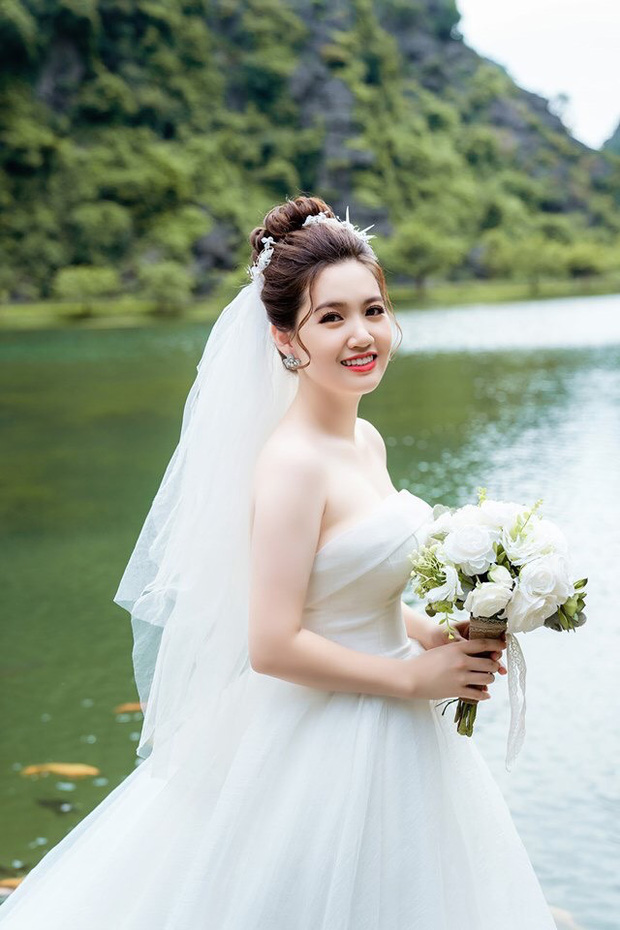 Chuyện tình 'nhà nàng ở cạnh nhà tôi' của cặp đôi chênh nhau 7 tuổi, đám cưới mắc chung một rạp khiến bao người ngưỡng mộ - 5 Chuyện tình 'nhà nàng ở cạnh nhà tôi' của cặp đôi chênh nhau 7 tuổi, đám cưới mắc chung một rạp khiến bao người ngưỡng mộ - 5
