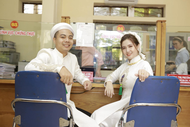 Chuyện tình 'nhà nàng ở cạnh nhà tôi' của cặp đôi chênh nhau 7 tuổi, đám cưới mắc chung một rạp khiến bao người ngưỡng mộ - 6 Chuyện tình 'nhà nàng ở cạnh nhà tôi' của cặp đôi chênh nhau 7 tuổi, đám cưới mắc chung một rạp khiến bao người ngưỡng mộ - 6