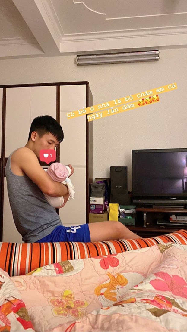 Phụ vợ trông con bất kể ngày đêm, Tư Dũng đích thị là ông bố cuồng con nhất nhì tuyển Việt Nam rồi! - 1 Phụ vợ trông con bất kể ngày đêm, Tư Dũng đích thị là ông bố cuồng con nhất nhì tuyển Việt Nam rồi! - 1