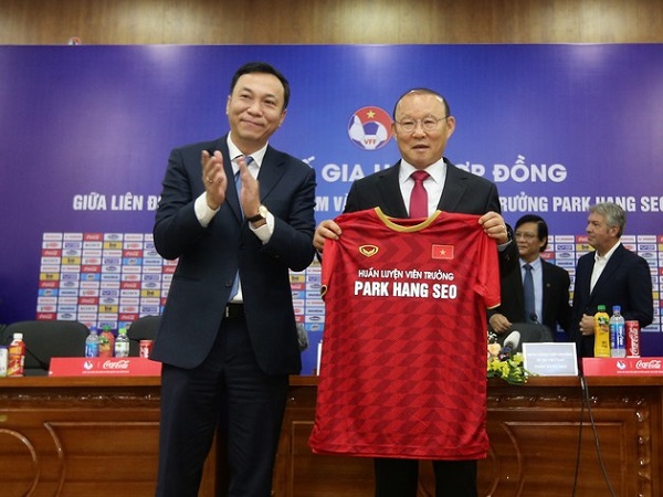 VFF nói về cách trả lương cho HLV Park Hang-seo VFF nói về cách trả lương cho HLV Park Hang-seo