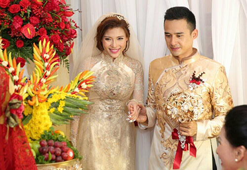 Đông Nhi và dàn sao nữ Việt xinh rạng ngời trong tà áo dài khi theo chàng về dinh - 7 Đông Nhi và dàn sao nữ Việt xinh rạng ngời trong tà áo dài khi theo chàng về dinh - 7