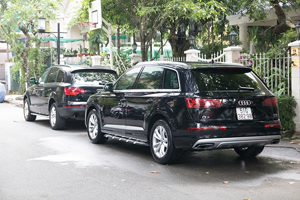 Cận cảnh dàn xe sang bạc tỷ và chiếc xế cổ rước dâu trong đám cưới của Đông Nhi - Ông Cao Thắng - 6 Cận cảnh dàn xe sang bạc tỷ và chiếc xế cổ rước dâu trong đám cưới của Đông Nhi - Ông Cao Thắng - 6