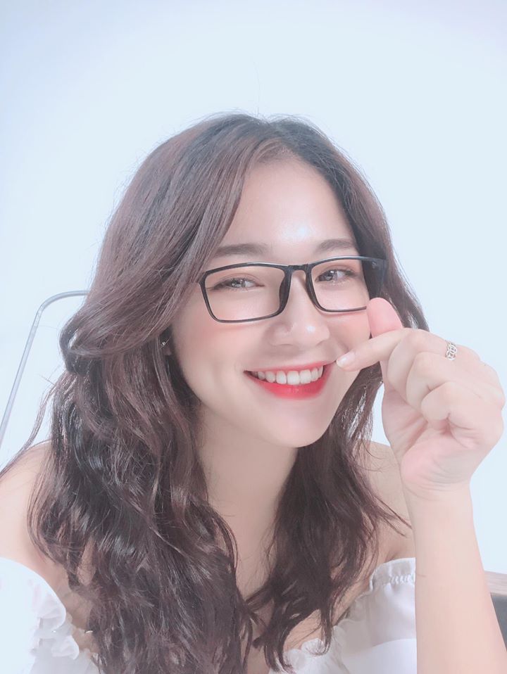 Bất ngờ trước nhan sắc xinh đẹp của nữ giảng viên giống hệt Hòa Minzy, đến bố mẹ ruột cũng phải nhầm - 3 Bất ngờ trước nhan sắc xinh đẹp của nữ giảng viên giống hệt Hòa Minzy, đến bố mẹ ruột cũng phải nhầm - 3