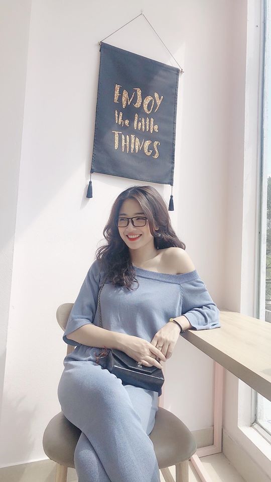 Bất ngờ trước nhan sắc xinh đẹp của nữ giảng viên giống hệt Hòa Minzy, đến bố mẹ ruột cũng phải nhầm - 4 Bất ngờ trước nhan sắc xinh đẹp của nữ giảng viên giống hệt Hòa Minzy, đến bố mẹ ruột cũng phải nhầm - 4