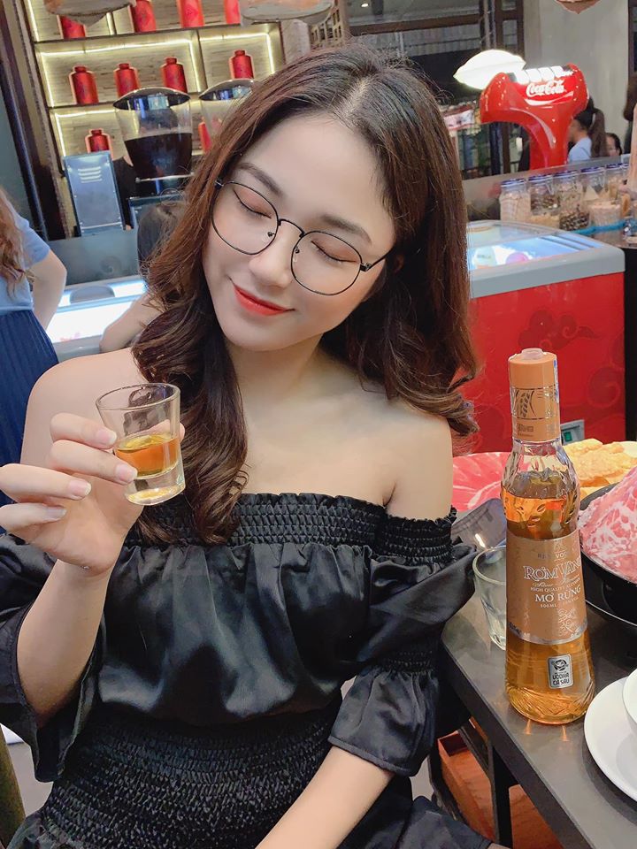 Bất ngờ trước nhan sắc xinh đẹp của nữ giảng viên giống hệt Hòa Minzy, đến bố mẹ ruột cũng phải nhầm - 6 Bất ngờ trước nhan sắc xinh đẹp của nữ giảng viên giống hệt Hòa Minzy, đến bố mẹ ruột cũng phải nhầm - 6
