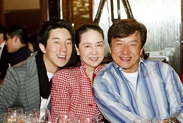 Thành Long Jackie Chan - ngôi sao gây tranh cãi, phim và đời khác xa nhau - 4 Thành Long Jackie Chan - ngôi sao gây tranh cãi, phim và đời khác xa nhau - 4