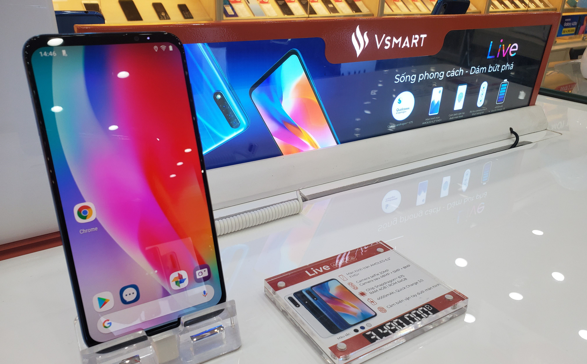 Không chỉ Vsmart Live sập giá, hàng loạt smartphone đang giảm sốc cuối năm Không chỉ Vsmart Live sập giá, hàng loạt smartphone đang giảm sốc cuối năm