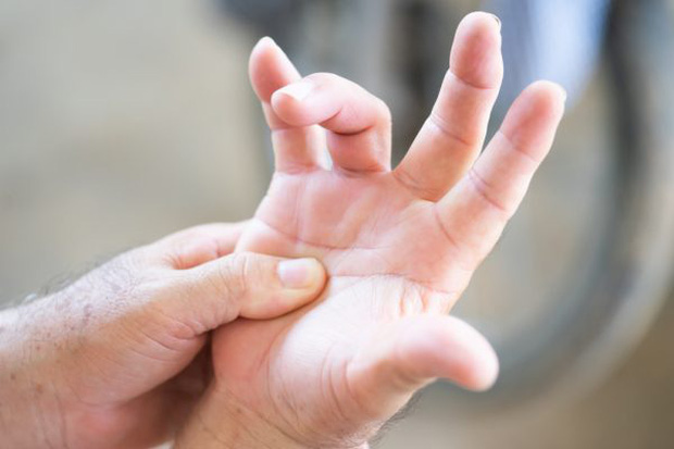10 biểu hiện bất thường trên tay đang ngầm 'tố cáo' hàng loạt vấn đề sức khỏe mà bạn không ngờ đến - 1 10 biểu hiện bất thường trên tay đang ngầm 'tố cáo' hàng loạt vấn đề sức khỏe mà bạn không ngờ đến - 1
