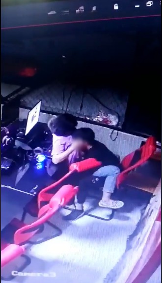 Vì sao nhiều đôi trai gái vô tư 'diễn' cảnh 'nóng' ở những nơi công cộng? Vì sao nhiều đôi trai gái vô tư 'diễn' cảnh 'nóng' ở những nơi công cộng?