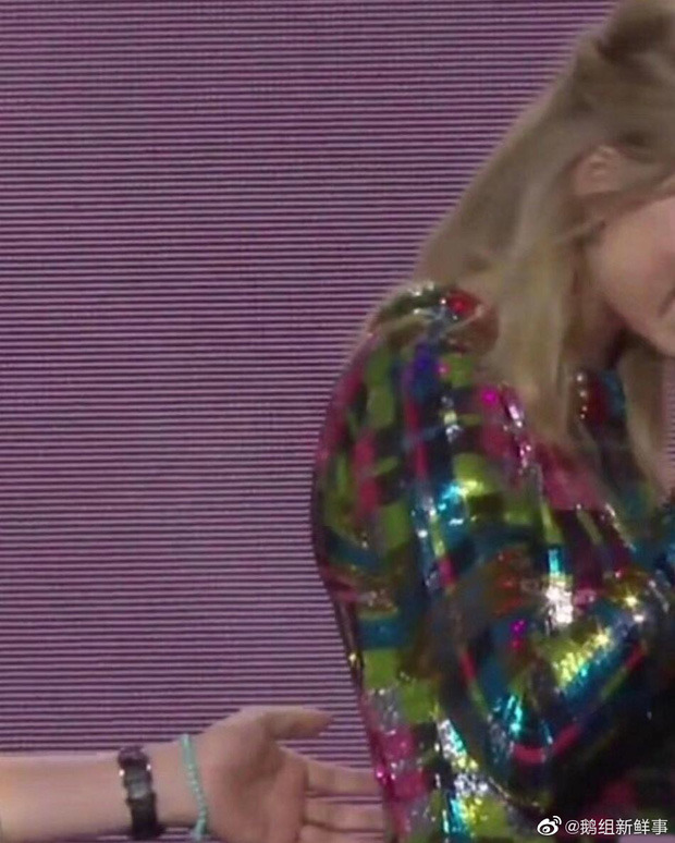 MC nổi tiếng xứ Trung bị tố lợi dụng đụng chạm Taylor Swift nhiều lần, phải lên tiếng xin lỗi nhưng sự thật là gì? - 3 MC nổi tiếng xứ Trung bị tố lợi dụng đụng chạm Taylor Swift nhiều lần, phải lên tiếng xin lỗi nhưng sự thật là gì? - 3